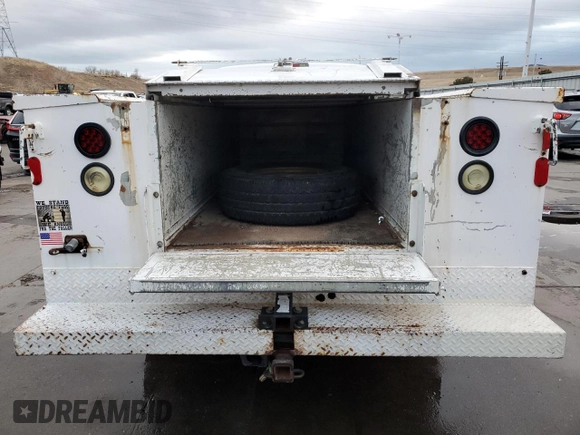 1998 GMC Sierra 1500 with VIN 1GTGC24R0WZ541659, listed as a Copart auction lot 86654274 with 170,193 mi miles and Clean Title. Bid and sale history available at DreamBid. Image 6.