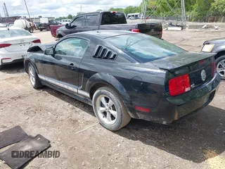 2007 Ford Mustang Deluxe with VIN 1ZVFT80N075221362, listed as a IAAI auction lot 42192106 with 110,988 mi miles and . Bid and sale history available at DreamBid. Image 3.