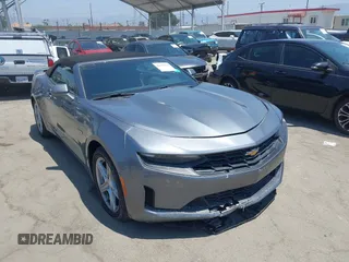 2020 Chevrolet Camaro 1LT z VIN 1G1FB3DX4L0100371, wystawiony jako IAAI lot #42403565 z przebiegiem 67 556 mil mil oraz . Historia ofert i sprzedaży dostępna na DreamBid. Obrazek 1.