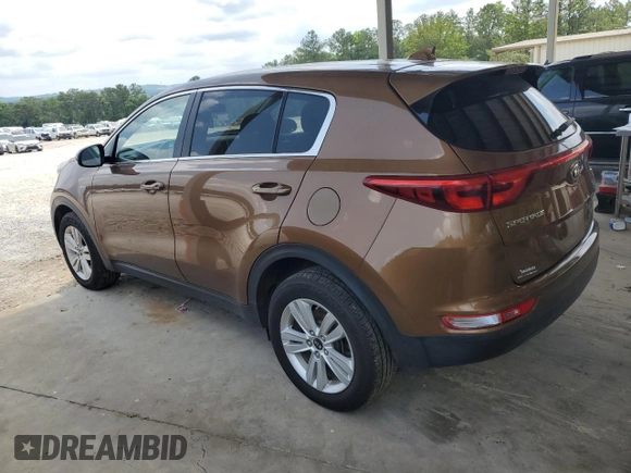 2018 Kia Sportage LX z VIN KNDPMCAC9J7440062, wystawiony jako Copart lot #59215315 z przebiegiem 103 531 mil mil oraz Czysty tytuł • Clean title. Historia ofert i sprzedaży dostępna na DreamBid. Obrazek 2.