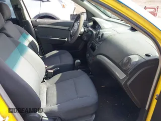 2008 Chevrolet Aveo LS z VIN KL1TD566X8B259886, wystawiony jako IAAI lot #41739803 z przebiegiem 204 878 mil mil oraz . Historia ofert i sprzedaży dostępna na DreamBid. Obrazek 5.