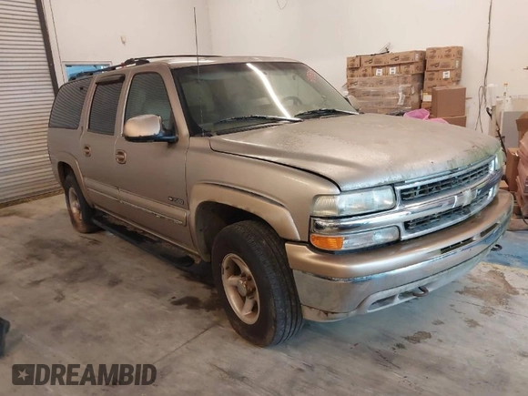 2000 Chevrolet Suburban LT with VIN 3GNFK16T0YG117085, listed as a IAAI auction lot 41982114 with 480,627 mi miles. Bid and sale history available at carsss.com. Image 1.