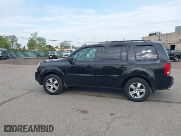 2011 Honda Pilot EX-L with VIN 5FNYF4H61BB078003, listed as a IAAI auction lot 42181724 with 327,236 mi miles and . Bid and sale history available at carsss.com. Image 14.