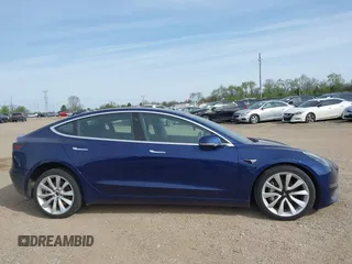 2018 Tesla Model 3 Long Range Battery z VIN 5YJ3E1EB7JF088224, wystawiony jako IAAI lot #42097665 z przebiegiem Nie podano mil oraz . Historia ofert i sprzedaży dostępna na DreamBid. Obrazek 12.