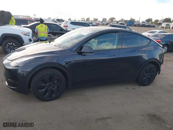 2024 Tesla Model Y with VIN 7SAYGDED7RF153140, listed as a IAAI auction lot 41476728 with NaN miles. Bid and sale history available at carsss.com. Image 15.