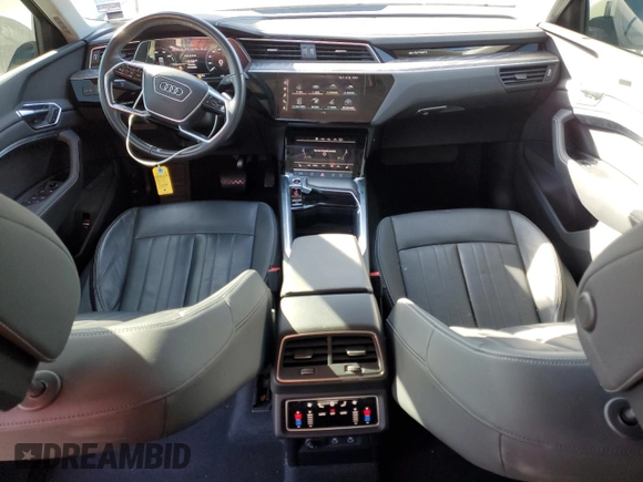 2024 Audi Q8 e-tron Premium z VIN WA14AAGE4RB012976, wystawiony jako Copart lot #46000915 z przebiegiem 42 333 mil mil oraz Szkoda całkowita • Salvage title. Historia ofert i sprzedaży dostępna na DreamBid. Obrazek 8.
