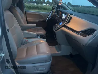 2020 Toyota Sienna XLE Auto Access Seat с VIN 5TDYZ3DC0LS030115, выставлен на аукционе Copart как лот 61694465 с пробегом 153 756 миль миль и Чистый • Clean title. История ставок и продаж доступна на DreamBid. Изображение 5.