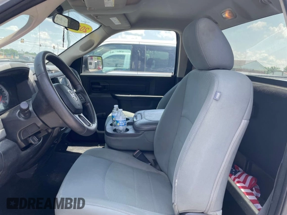 2015 Ram 1500 Express z VIN 3C6JR6AGXFG687430, wystawiony jako Copart lot #59638345 z przebiegiem 86 438 mil mil oraz Czysty tytuł • Clean title. Historia ofert i sprzedaży dostępna na DreamBid. Obrazek 6.