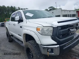 2016 Toyota Tundra SR5 z VIN 5TFDW5F19GX566639, wystawiony jako IAAI lot #42092815 z przebiegiem 139 083 mil mil oraz . Historia ofert i sprzedaży dostępna na DreamBid. Obrazek 1.