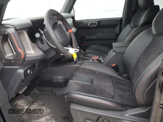 2024 Ford Bronco Raptor z VIN 1FMEE0RR1RLA48137, wystawiony jako Copart lot #87255664 z przebiegiem 1 974 mil mil oraz Szkoda całkowita • Salvage title. Historia ofert i sprzedaży dostępna na DreamBid. Obrazek 7.