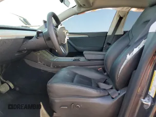 2023 Tesla Model Y Long Range z VIN 7SAYGDEE7PA199067, wystawiony jako Copart lot #52463215 z przebiegiem 30 978 mil mil oraz Szkoda całkowita • Salvage title. Historia ofert i sprzedaży dostępna na DreamBid. Obrazek 7.