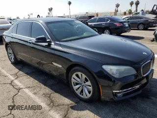 2015 BMW 7 Series 740Li xDrive z VIN WBAYF4C5XFG291765, wystawiony jako Copart lot #58619305 z przebiegiem 174 334 mil mil oraz Szkody całkowita. Historia ofert i sprzedaży dostępna na DreamBid. Obrazek 4.