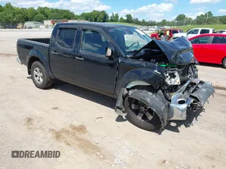 2010 Nissan Frontier Pro-4X z VIN 1N6AD0EV8AC449985, wystawiony jako IAAI lot #42345771 z przebiegiem 151 036 mil mil oraz . Historia ofert i sprzedaży dostępna na DreamBid. Obrazek 1.