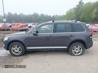 2008 Volkswagen Touareg V6 z VIN WVGBE77L98D001375, wystawiony jako IAAI lot #42265733 z przebiegiem 201 217 mil mil oraz . Historia ofert i sprzedaży dostępna na DreamBid. Obrazek 12.