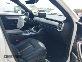 2025 Mazda CX-70 Premium Plus z VIN JM3KJEHA6S1103427, wystawiony jako IAAI lot #42108563 z przebiegiem 3741 mil mil oraz . Historia ofert i sprzedaży dostępna na DreamBid. Obrazek 5.