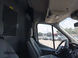 2017 Ford Transit с VIN 1FTYR2CM5HKB20007, выставлен на аукционе IAAI как лот 42571460 с пробегом 107 998 миль миль и . История ставок и продаж доступна на DreamBid. Изображение 5.