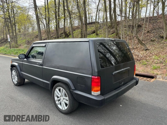 1997 Jeep Cherokee with VIN 1J4FT67S6VL571732, listed as a Copart auction lot 61440245 with 153,147 mi miles and Clean title. Bid and sale history available at DreamBid. Image 3.