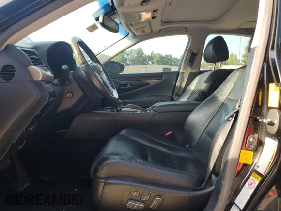 2013 Lexus LS 460 z VIN JTHCL5EF7D5018890, wystawiony jako Copart lot #54492255 z przebiegiem Nie podano mil oraz Szkody całkowita. Historia ofert i sprzedaży dostępna na DreamBid. Obrazek 7.