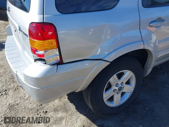 2005 Ford Escape Hybrid with VIN 1FMCU95H45KD16867, listed as a IAAI auction lot 41661311 with 206,698 mi miles. Bid and sale history available at carsss.com. Image 6.