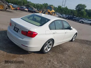 2015 BMW 3 Series 328i xDrive с VIN WBA3B5G51FNS20388, выставлен на аукционе IAAI как лот 42399201 с пробегом 97 349 миль миль и . История ставок и продаж доступна на DreamBid. Изображение 4.