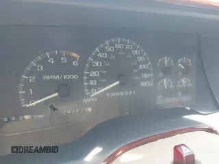 1999 Cadillac Escalade z VIN 1GYEK13R9XR400123, wystawiony jako IAAI lot #41837946 z przebiegiem 207 213 mil mil oraz . Historia ofert i sprzedaży dostępna na DreamBid. Obrazek 7.
