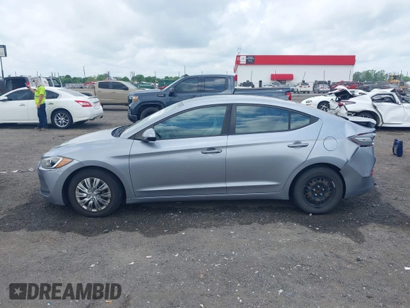 2017 Hyundai Elantra SE z VIN 5NPD74LF1HH105861, wystawiony jako IAAI lot #42120757 z przebiegiem 91 818 mil mil oraz . Historia ofert i sprzedaży dostępna na DreamBid. Obrazek 14.