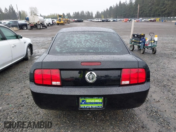 2007 Ford Mustang Deluxe with VIN 1ZVFT80N275285564, listed as a IAAI auction lot 41980104 with 111,665 mi miles. Bid and sale history available at carsss.com. Image 17.