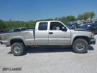 2004 GMC Sierra 2500HD SLE with VIN 1GTHK29G84E401555, listed as a IAAI auction lot 42012635 with 1 mi miles. Bid and sale history available at carsss.com. Image 12.