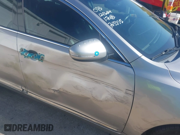 2014 Kia Cadenza Premium with VIN KNALN4D75E5121692, listed as a IAAI auction lot 41332055 with 146,618 mi miles. Bid and sale history available at carsss.com. Image 6.