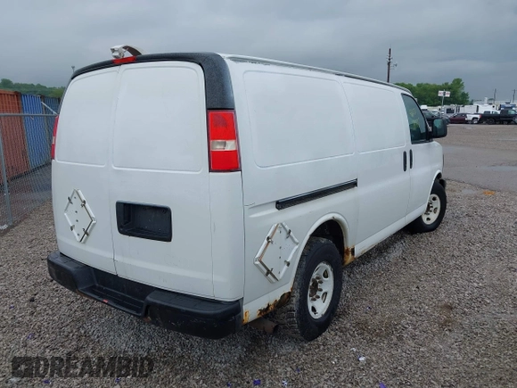 2012 GMC Savana Cargo z VIN 1GTW7FCA3C1186368, wystawiony jako IAAI lot #42127175 z przebiegiem 512 034 mil mil oraz . Historia ofert i sprzedaży dostępna na DreamBid. Obrazek 4.