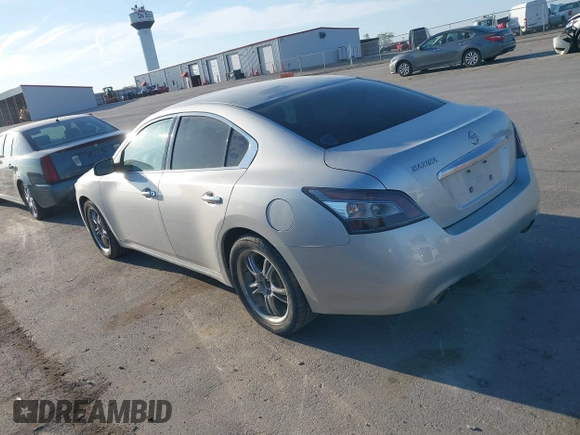2014 Nissan Maxima S z VIN 1N4AA5AP7EC496209, wystawiony jako IAAI lot #42245578 z przebiegiem 135 000 mil mil oraz . Historia ofert i sprzedaży dostępna na DreamBid. Obrazek 3.