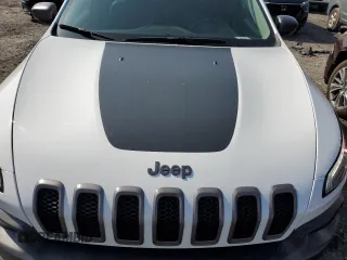 2015 Jeep Cherokee Trailhawk with VIN 1C4PJMBS6FW558653, listed as a Copart auction lot 51066195 with 32,905 mi miles and Salvage Title. Bid and sale history available at carsss.com. Image 12.