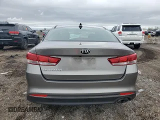 2016 Kia Optima LX z VIN 5XXGT4L3XGG104667, wystawiony jako Copart lot #53968815 z przebiegiem 82 417 mil mil oraz Szkoda całkowita • Salvage title. Historia ofert i sprzedaży dostępna na DreamBid. Obrazek 6.