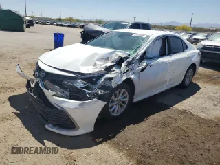 2024 Toyota Camry LE z VIN 4T1C11AK3RU202672, wystawiony jako Copart lot #52934695 z przebiegiem Nie podano mil oraz Szkoda całkowita • Salvage title. Historia ofert i sprzedaży dostępna na DreamBid. Obrazek 1.