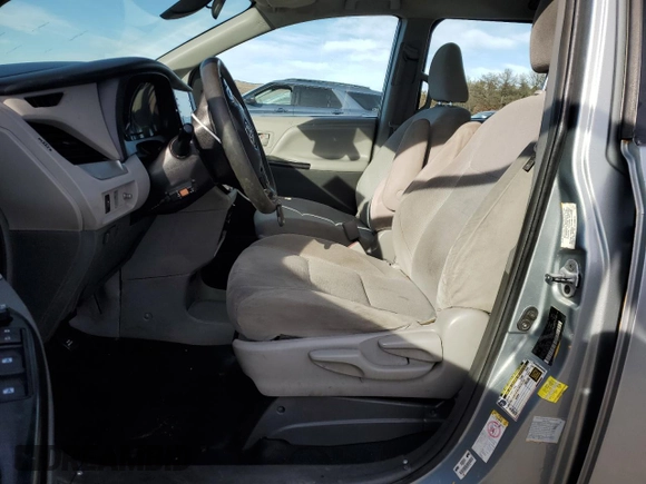 2018 Toyota Sienna L with VIN 5TDZZ3DC9JS910733, listed as a Copart auction lot 87875975 with 113,125 mi miles and Clean Title. Bid and sale history available at DreamBid. Image 7.