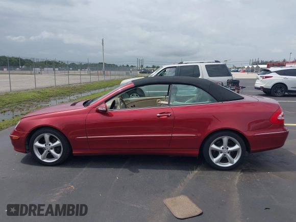 2005 Mercedes-Benz CLK 320 z VIN WDBTK65G05T040423, wystawiony jako IAAI lot #42645524 z przebiegiem 87 894 mil mil oraz . Historia ofert i sprzedaży dostępna na DreamBid. Obrazek 14.