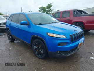 2018 Jeep Cherokee Latitude Tech Connect z VIN 1C4PJLCBXJD595296, wystawiony jako IAAI lot #42186740 z przebiegiem 100 743 mil mil oraz . Historia ofert i sprzedaży dostępna na DreamBid. Obrazek 1.