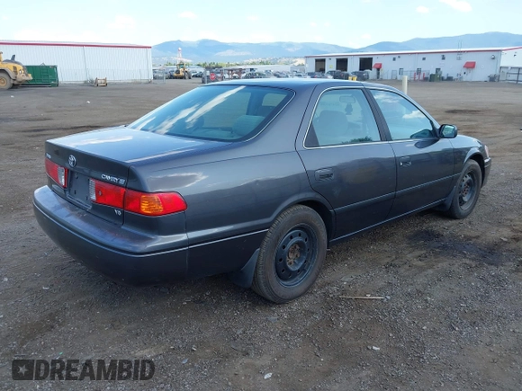 2000 Toyota Camry LE z VIN JT2BF22K4Y0236656, wystawiony jako IAAI lot #42476539 z przebiegiem 210 773 mil mil oraz . Historia ofert i sprzedaży dostępna na DreamBid. Obrazek 4.