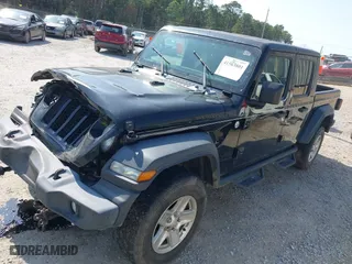 2020 Jeep Gladiator Sport S with VIN 1C6JJTAG6LL140286, listed as a IAAI auction lot 41563801 with NaN miles. Bid and sale history available at carsss.com. Image 18.