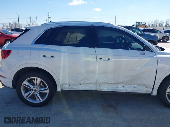 2024 Audi Q3 S line Premium Plus z VIN WA1EECF32R1141891, wystawiony jako IAAI lot #41668111 z przebiegiem 1426 mil mil oraz . Historia ofert i sprzedaży dostępna na DreamBid. Obrazek 6.