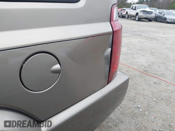 2006 Jeep Commander with VIN 1J8HG48K86C237671, listed as a IAAI auction lot 41711600 with 253,125 mi miles and . Bid and sale history available at DreamBid. Image 17.