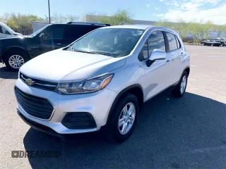 2020 Chevrolet Trax LS with VIN 3GNCJNSB4LL131582, listed as a Copart auction lot 85383114 with 136,718 mi miles and Clean Title. Bid and sale history available at carsss.com. Image 2.