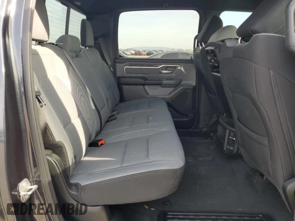 2021 Ram 1500 Big Horn z VIN 1C6RREFM3MN594359, wystawiony jako Copart lot #47924645 z przebiegiem 79 689 mil mil oraz Szkoda całkowita • Salvage title. Historia ofert i sprzedaży dostępna na DreamBid. Obrazek 10.