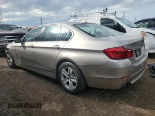 2013 BMW 5 Series 528i xDrive z VIN WBAXH5C51DD110966, wystawiony jako Copart lot #53949115 z przebiegiem 128 708 mil mil oraz Szkody całkowita. Historia ofert i sprzedaży dostępna na DreamBid. Obrazek 2.