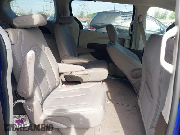2020 Chrysler Pacifica Touring with VIN 2C4RC1FGXLR185354, listed as a IAAI auction lot 42093302 with 117,932 mi miles and . Bid and sale history available at DreamBid. Image 8.