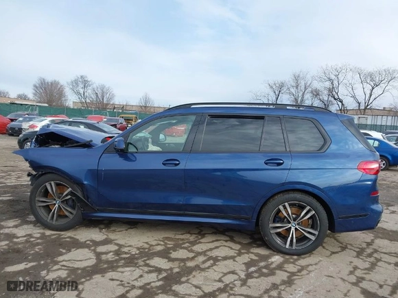 2020 BMW X7 xDrive40i with VIN 5UXCW2C06L9B56113, listed as a IAAI auction lot 41617013 with NaN miles. Bid and sale history available at carsss.com. Image 15.