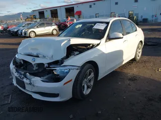 2015 BMW 3 Series 328i xDrive z VIN WBA3B5G59FNS19442, wystawiony jako IAAI lot #40711946 z przebiegiem 45 958 mil mil oraz . Historia ofert i sprzedaży dostępna na DreamBid. Obrazek 2.