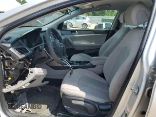 2017 Hyundai Sonata 2.4L z VIN 5NPE24AF9HH492262, wystawiony jako Copart lot #57362095 z przebiegiem 232 775 mil mil oraz Czysty tytuł • Clean title. Historia ofert i sprzedaży dostępna na DreamBid. Obrazek 7.