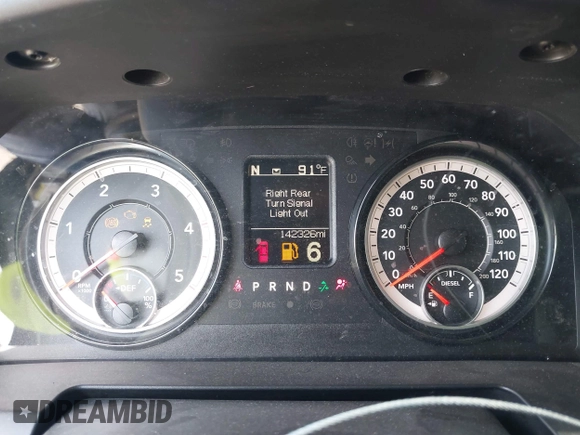 2018 Ram 2500 Big Horn z VIN 3C6UR5ML2JG368807, wystawiony jako IAAI lot #42159084 z przebiegiem 142 326 mil mil oraz . Historia ofert i sprzedaży dostępna na DreamBid. Obrazek 7.