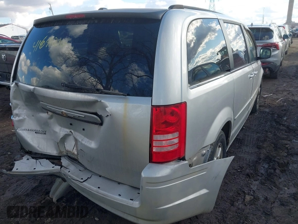 2008 Chrysler Town & Country Touring with VIN 2A8HR54P58R732227, listed as a IAAI auction lot 41691216 with 132,034 mi miles. Bid and sale history available at carsss.com. Image 4.